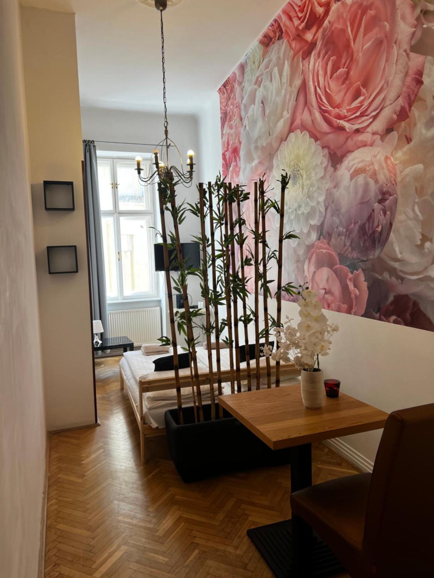 Spring Roses Downtown Boutique Hotel Budapest Extérieur photo